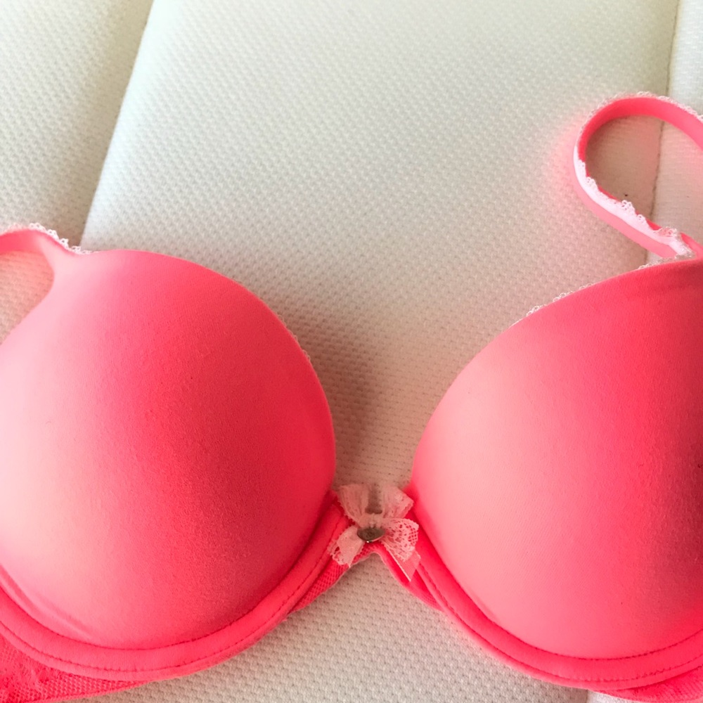 Victoria Secret body by Victoria push up bra 34B